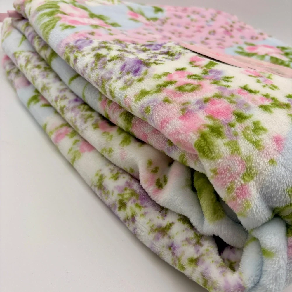 Betsey Johnson Ultra Soft Plush Throw Blanket Pink Purple Floral Patchwork 50x70